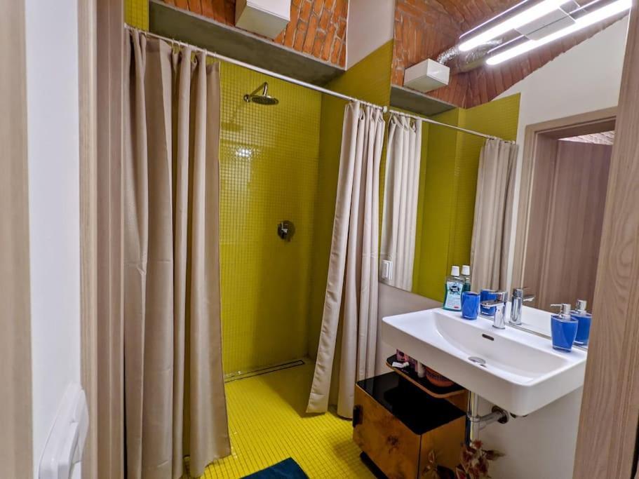 Romantic And Atypical Apartments In Prague'S Montmartre Luaran gambar