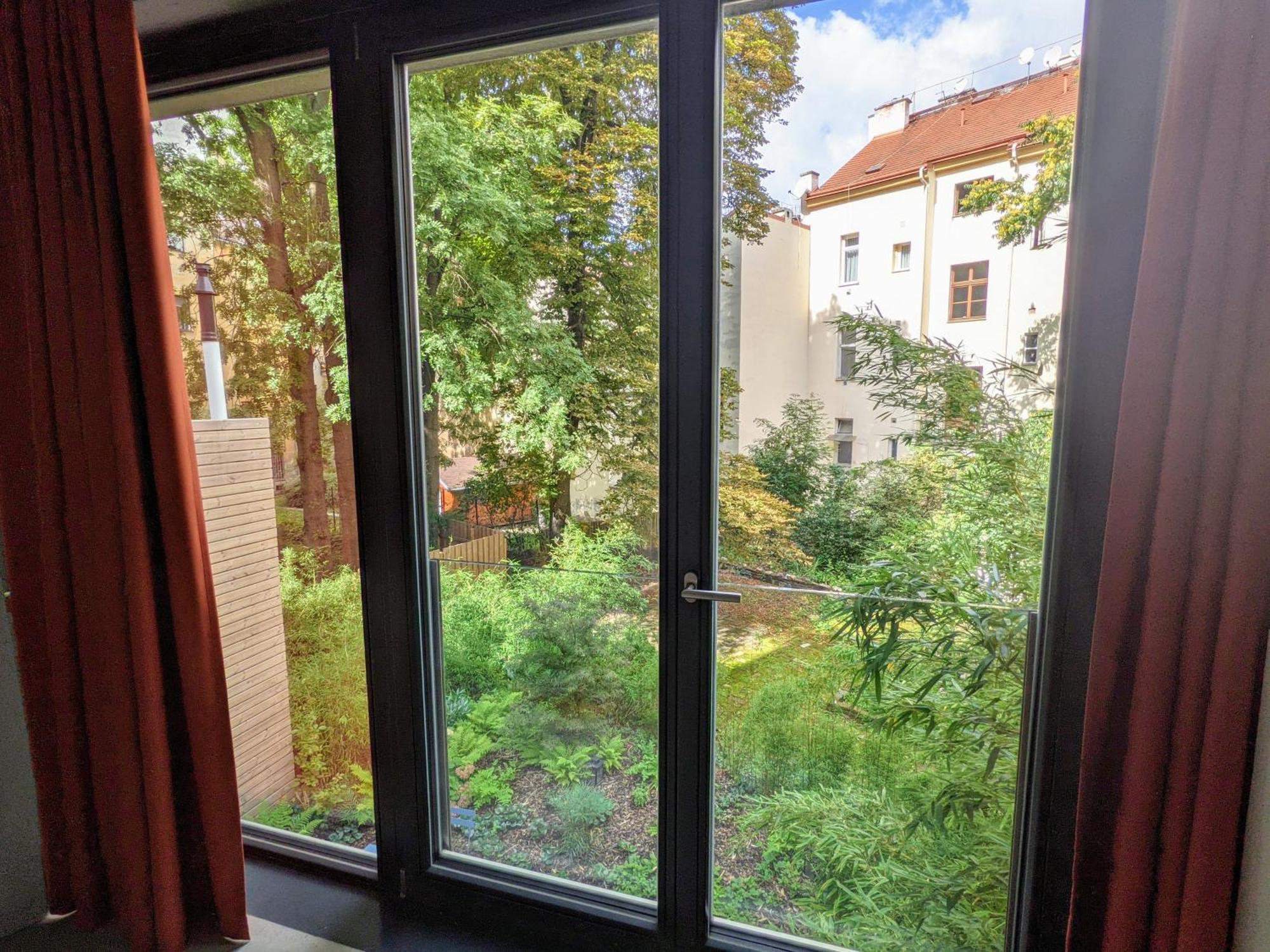 Romantic And Atypical Apartments In Prague'S Montmartre Luaran gambar