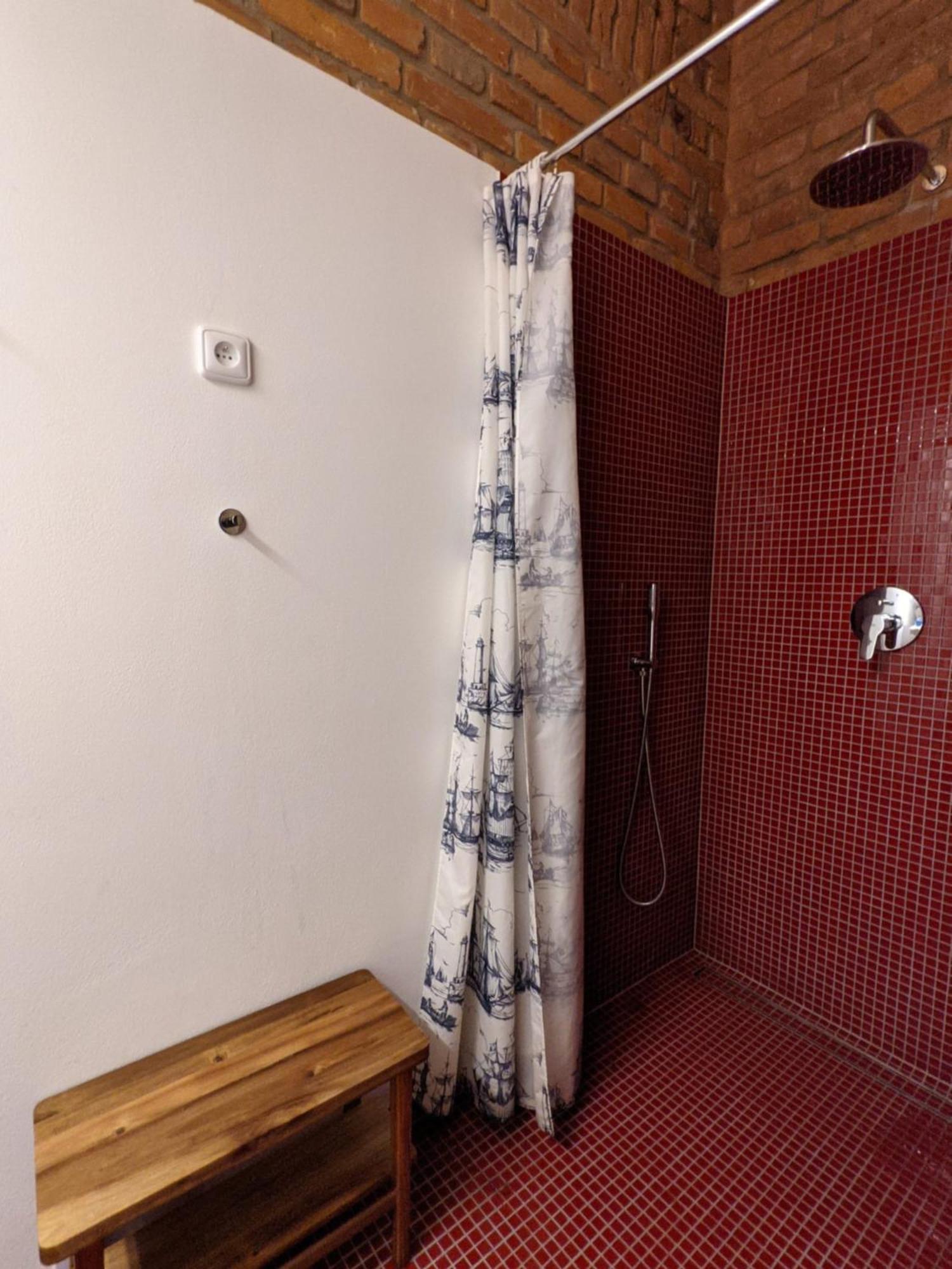 Romantic And Atypical Apartments In Prague'S Montmartre Luaran gambar