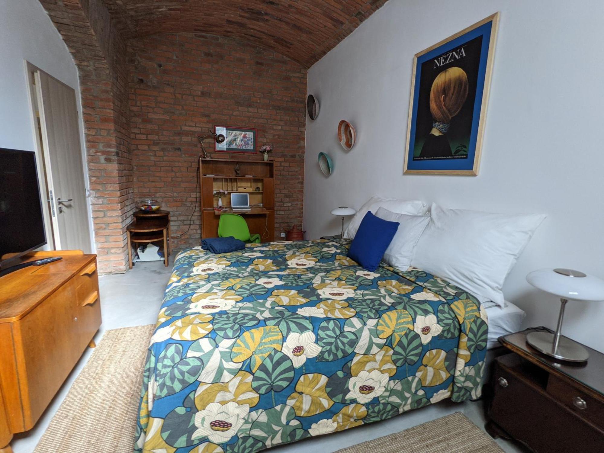 Romantic And Atypical Apartments In Prague'S Montmartre Luaran gambar